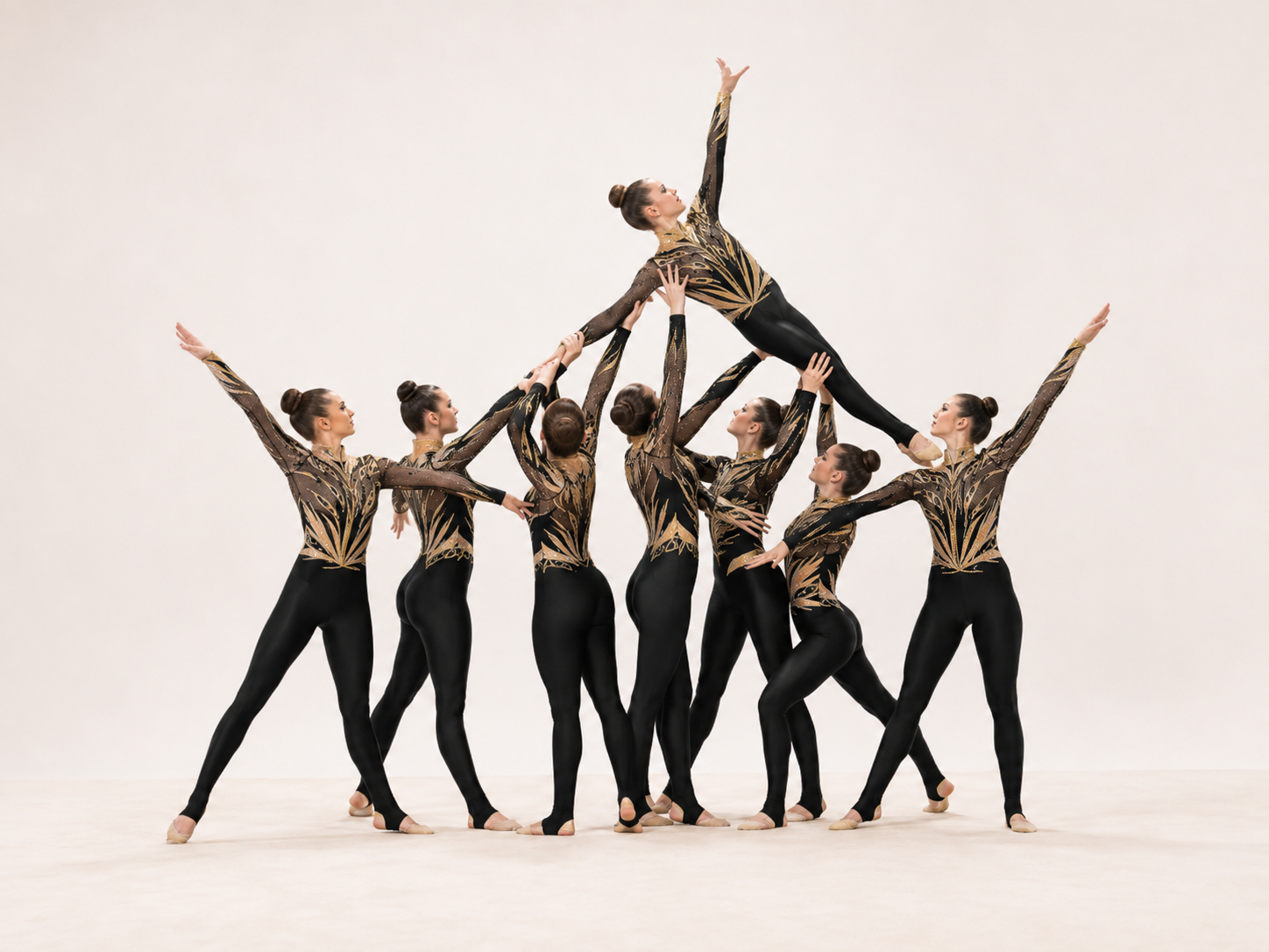 Équipe de gymnastique esthétique de groupe sans engin
